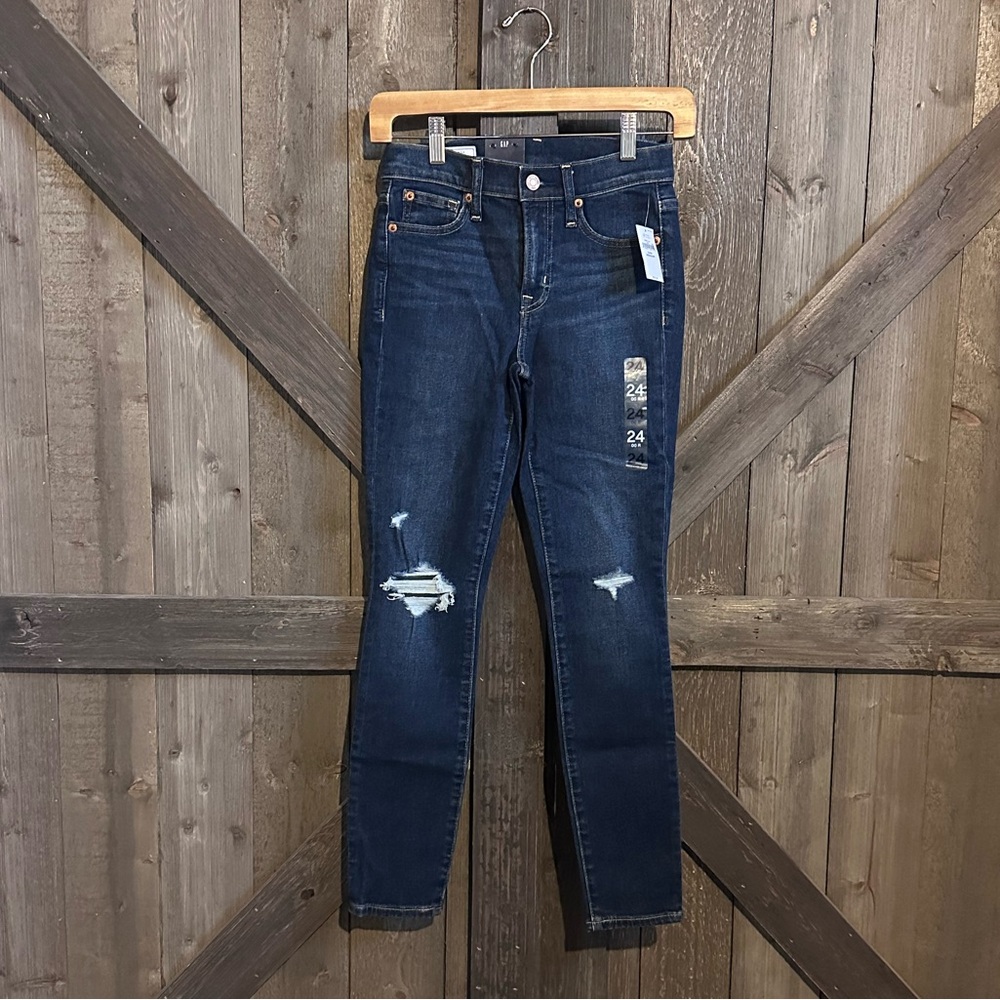 GAP True Skinny Mid-Rise Distressed Jean NWT
